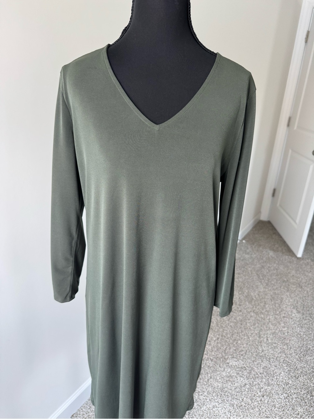 Michael Kors Olive Green Shift Dress M Gold Chain Sleeve V-Neck Knee Length - Picture 3 of 11